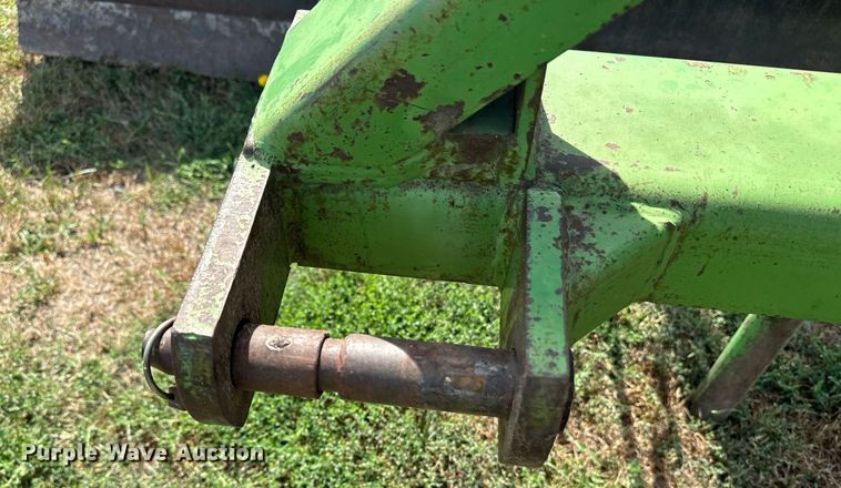 image for item EE7654 John Deere three point blade