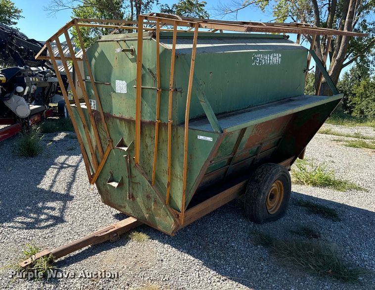 image for item EH7007 Creep feeder