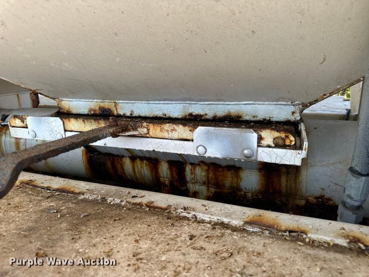 image for item EH7010 2000 Chevrolet C8500 fertilizer delivery truck