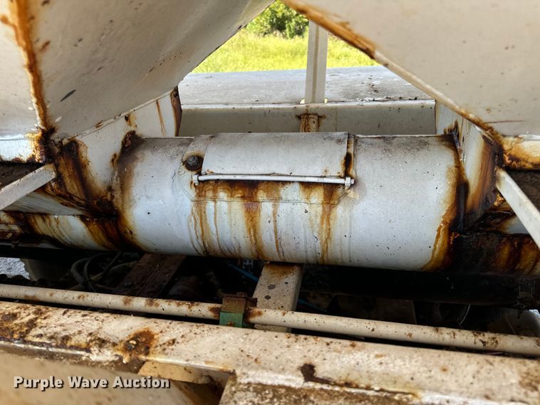 image for item EH7010 2000 Chevrolet C8500 fertilizer delivery truck