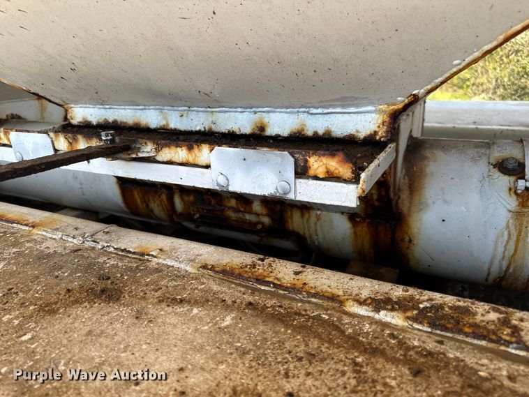 image for item EH7010 2000 Chevrolet C8500 fertilizer delivery truck