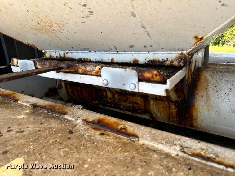 image for item EH7010 2000 Chevrolet C8500 fertilizer delivery truck