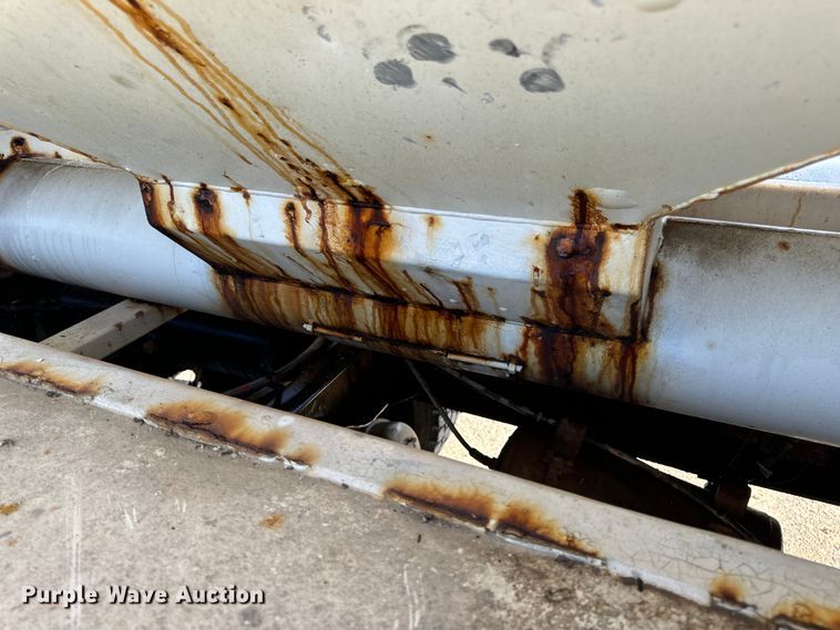 image for item EH7010 2000 Chevrolet C8500 fertilizer delivery truck