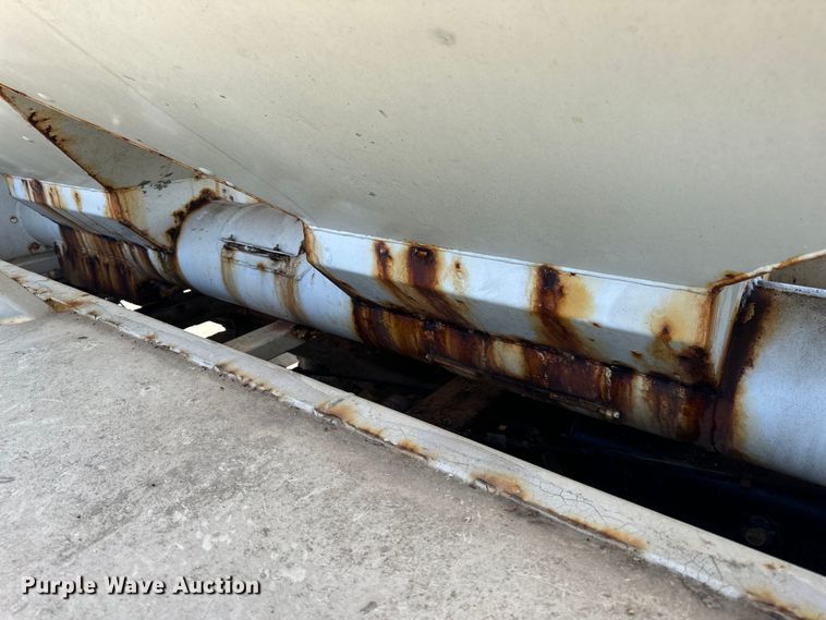 image for item EH7010 2000 Chevrolet C8500 fertilizer delivery truck