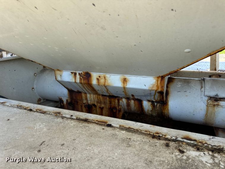 image for item EH7010 2000 Chevrolet C8500 fertilizer delivery truck