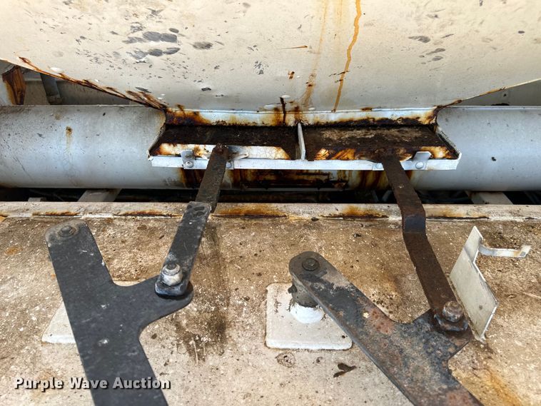 image for item EH7010 2000 Chevrolet C8500 fertilizer delivery truck