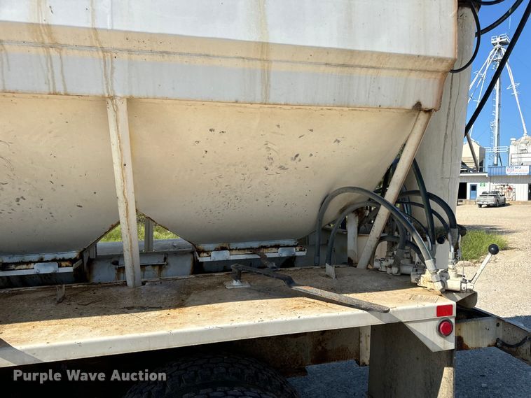 image for item EH7010 2000 Chevrolet C8500 fertilizer delivery truck