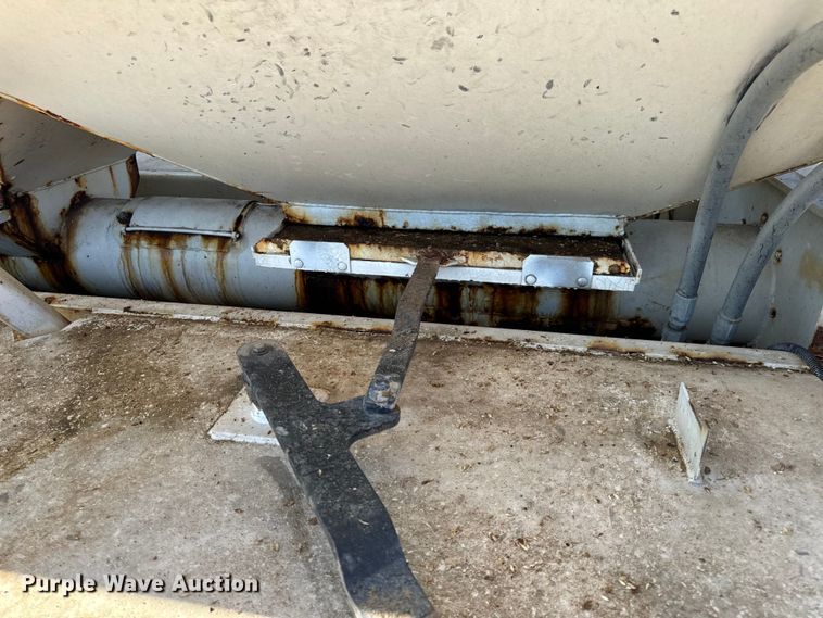 image for item EH7010 2000 Chevrolet C8500 fertilizer delivery truck