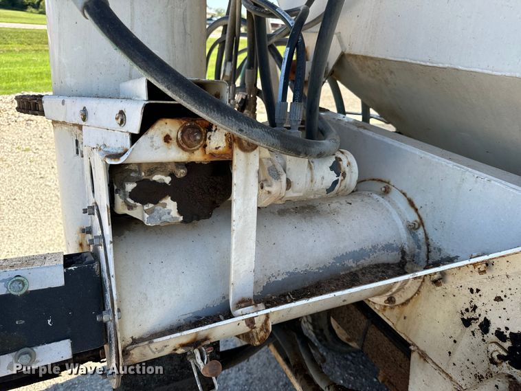 image for item EH7010 2000 Chevrolet C8500 fertilizer delivery truck