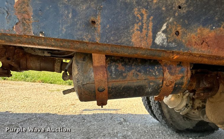 image for item EH7010 2000 Chevrolet C8500 fertilizer delivery truck