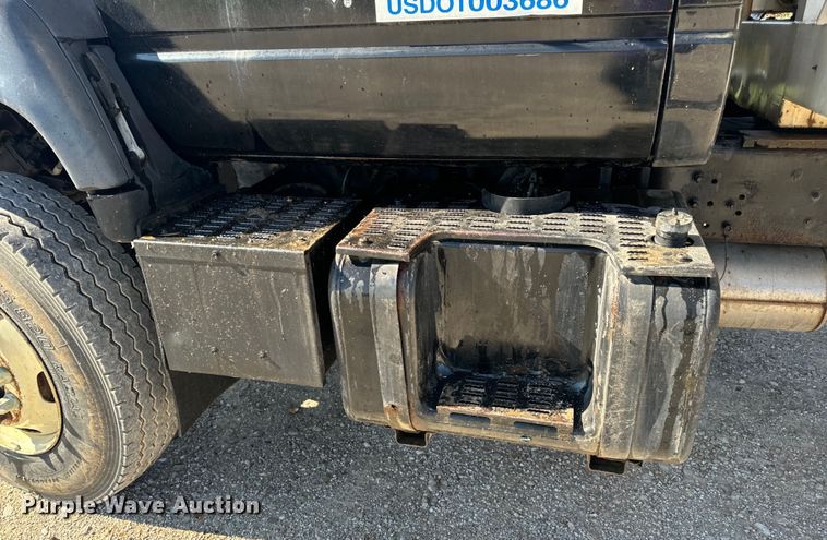 image for item EH7010 2000 Chevrolet C8500 fertilizer delivery truck