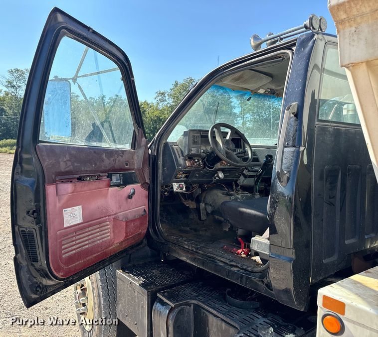 image for item EH7010 2000 Chevrolet C8500 fertilizer delivery truck