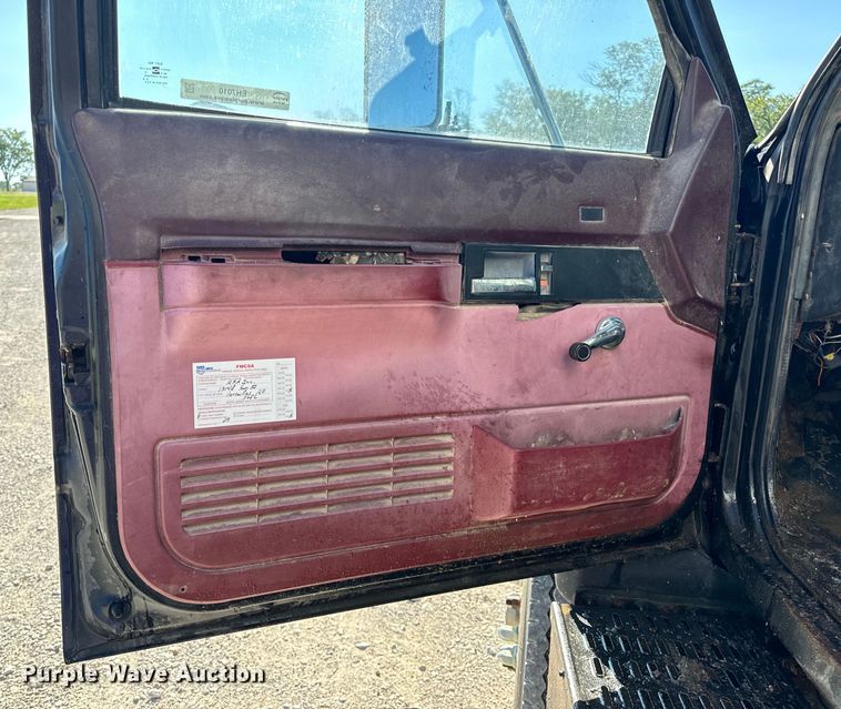 image for item EH7010 2000 Chevrolet C8500 fertilizer delivery truck