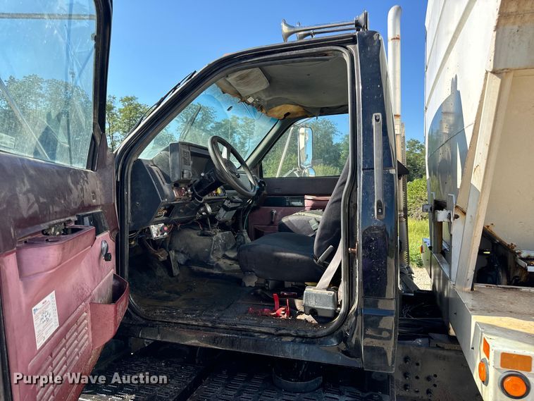 image for item EH7010 2000 Chevrolet C8500 fertilizer delivery truck