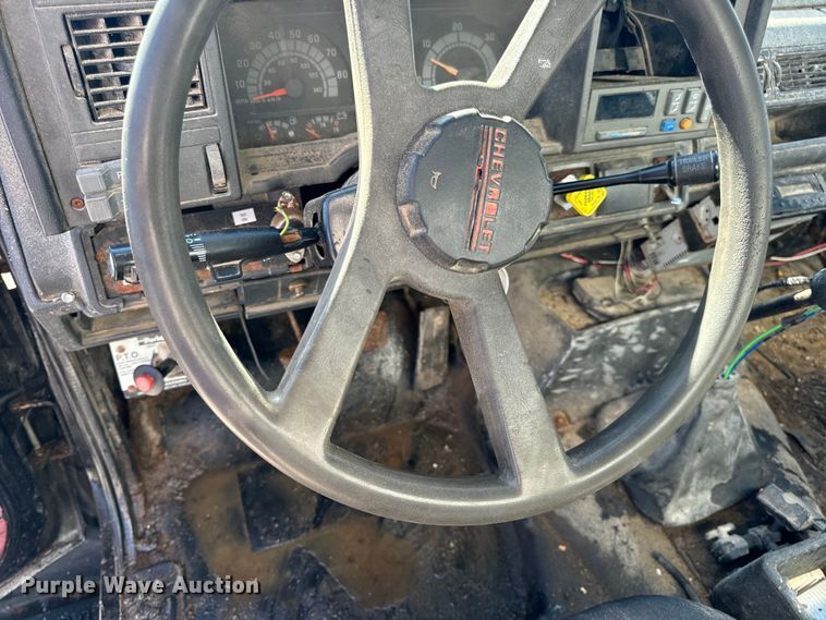 image for item EH7010 2000 Chevrolet C8500 fertilizer delivery truck