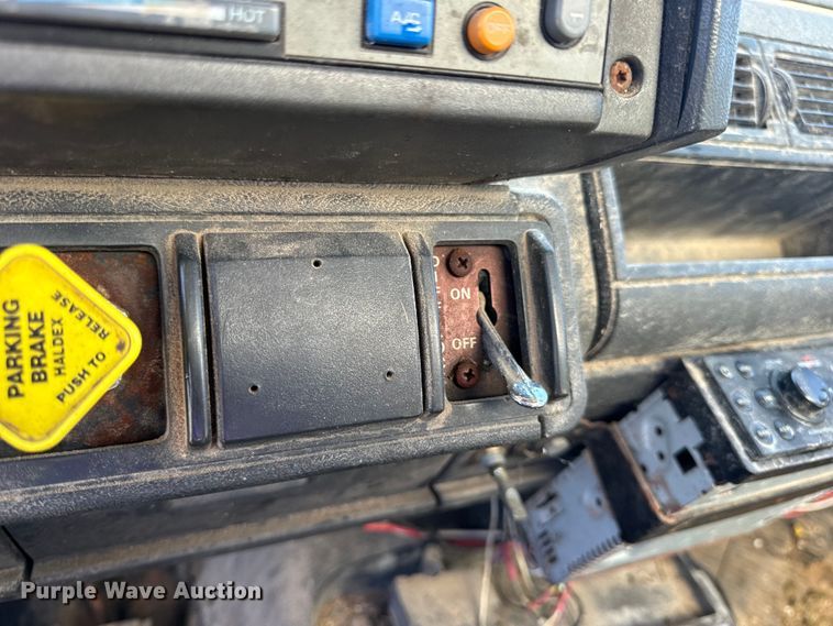 image for item EH7010 2000 Chevrolet C8500 fertilizer delivery truck