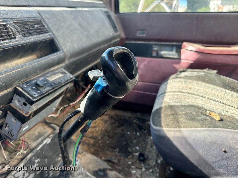 image for item EH7010 2000 Chevrolet C8500 fertilizer delivery truck