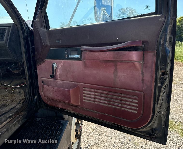 image for item EH7010 2000 Chevrolet C8500 fertilizer delivery truck