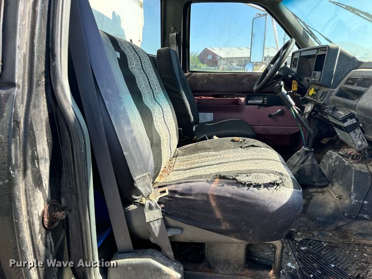 image for item EH7010 2000 Chevrolet C8500 fertilizer delivery truck