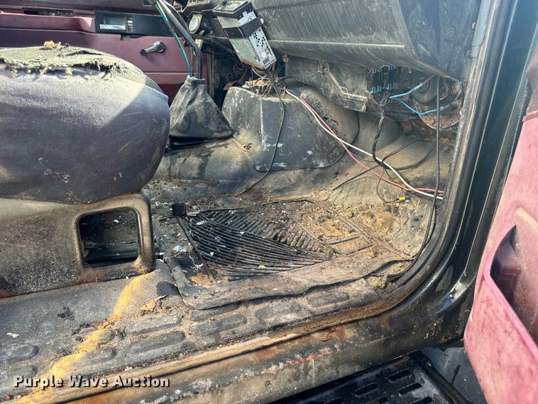 image for item EH7010 2000 Chevrolet C8500 fertilizer delivery truck