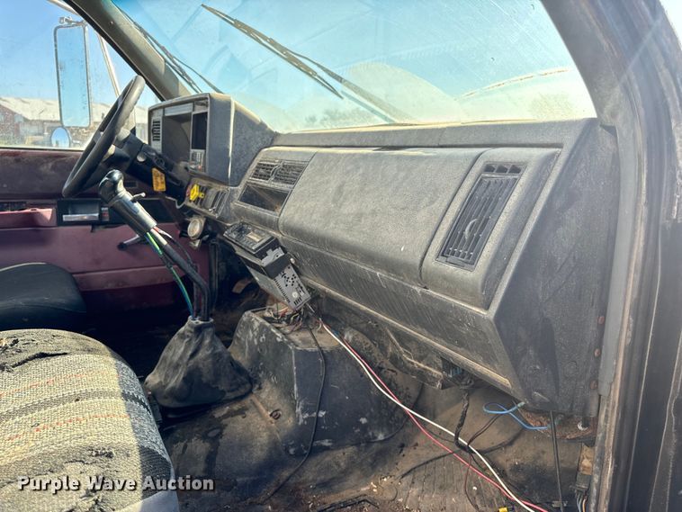 image for item EH7010 2000 Chevrolet C8500 fertilizer delivery truck