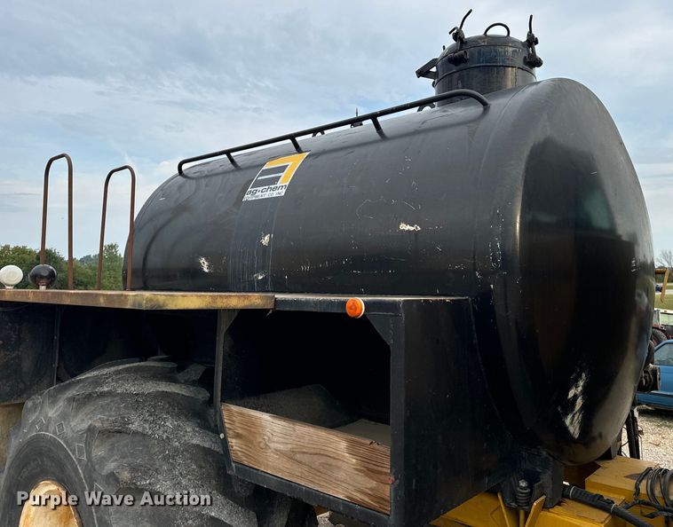 image for item EH7013 Ag-Chem Ag-Gator 1004 manure spreader