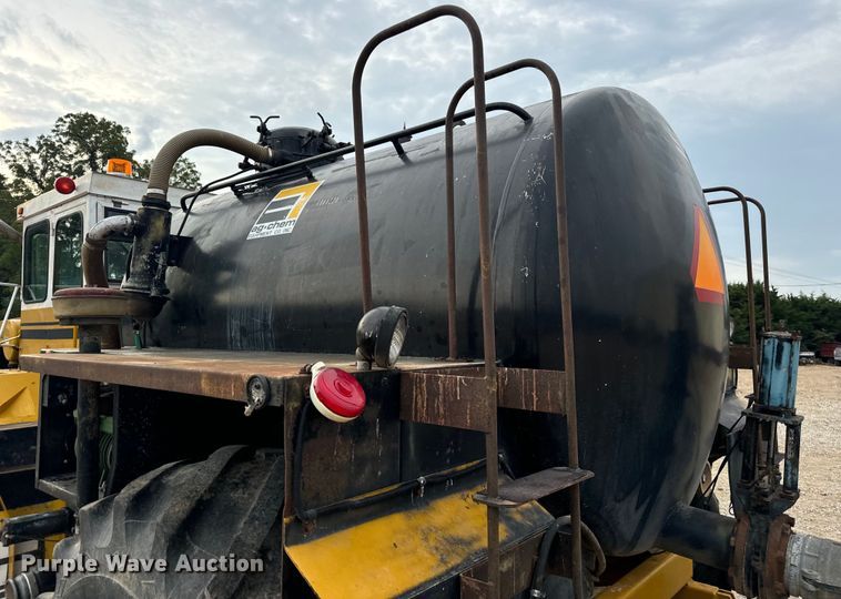 image for item EH7013 Ag-Chem Ag-Gator 1004 manure spreader