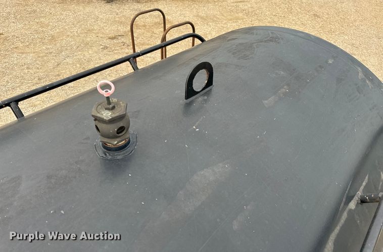 image for item EH7013 Ag-Chem Ag-Gator 1004 manure spreader