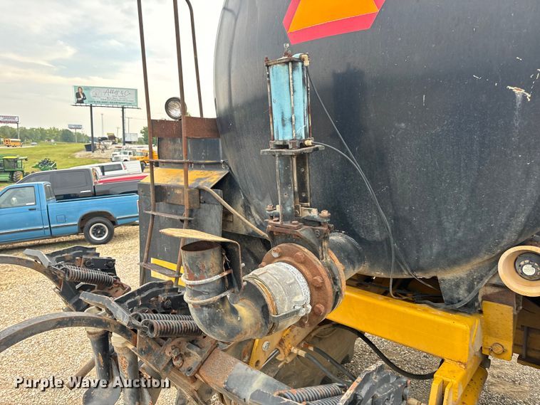 image for item EH7013 Ag-Chem Ag-Gator 1004 manure spreader