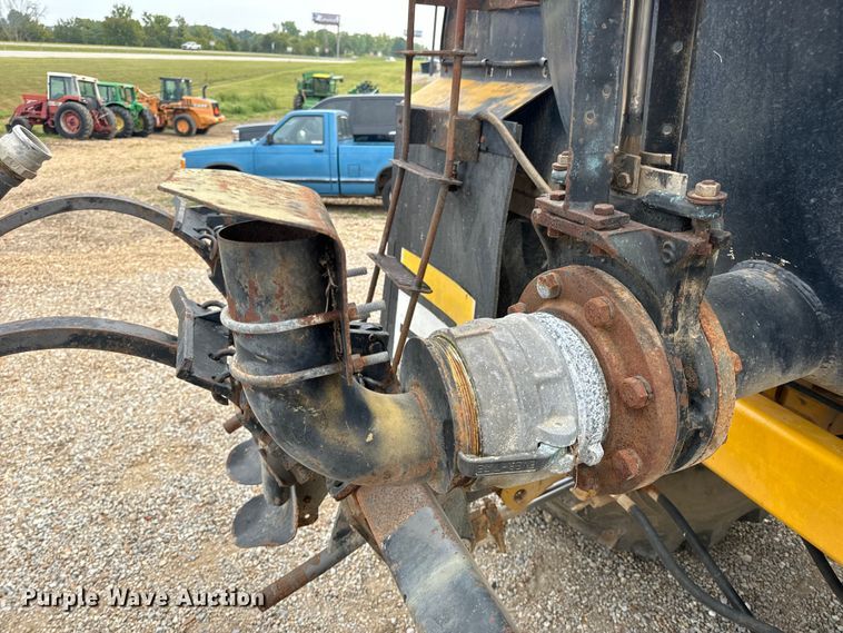 image for item EH7013 Ag-Chem Ag-Gator 1004 manure spreader