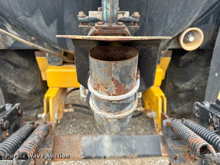 image for item EH7013 Ag-Chem Ag-Gator 1004 manure spreader