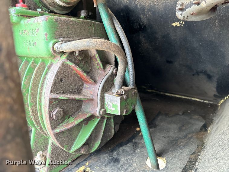 image for item EH7013 Ag-Chem Ag-Gator 1004 manure spreader