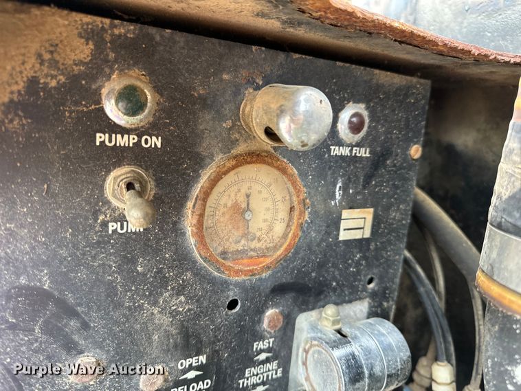 image for item EH7013 Ag-Chem Ag-Gator 1004 manure spreader