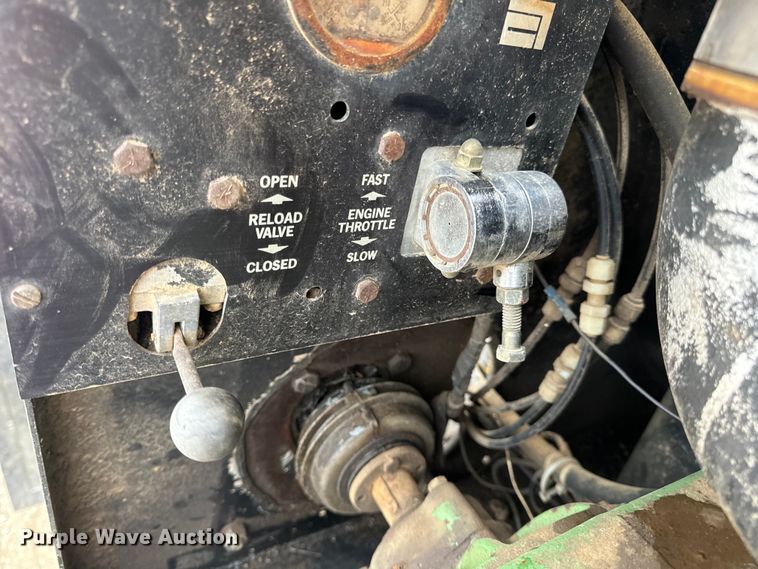 image for item EH7013 Ag-Chem Ag-Gator 1004 manure spreader