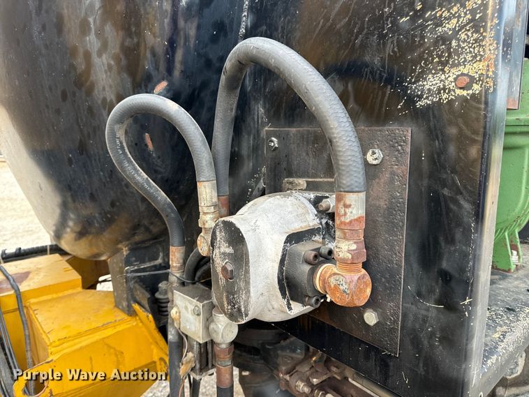 image for item EH7013 Ag-Chem Ag-Gator 1004 manure spreader