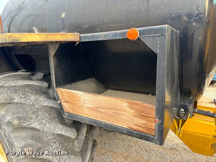 image for item EH7013 Ag-Chem Ag-Gator 1004 manure spreader