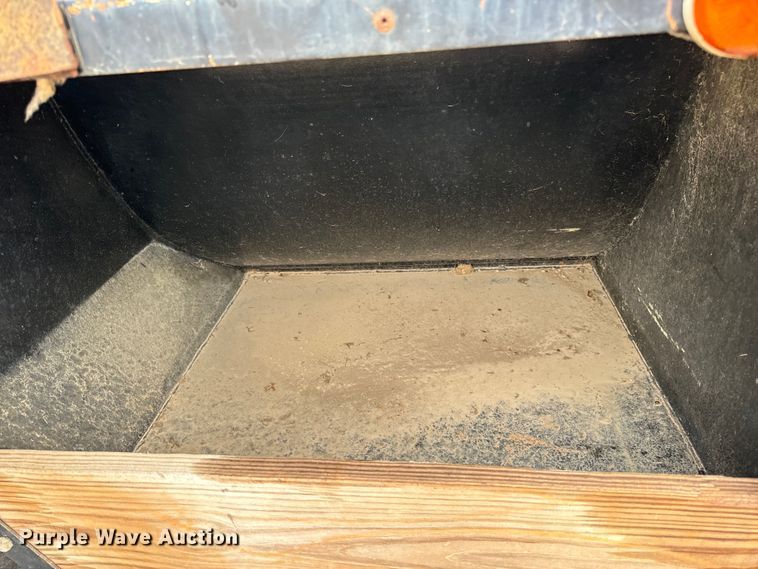 image for item EH7013 Ag-Chem Ag-Gator 1004 manure spreader