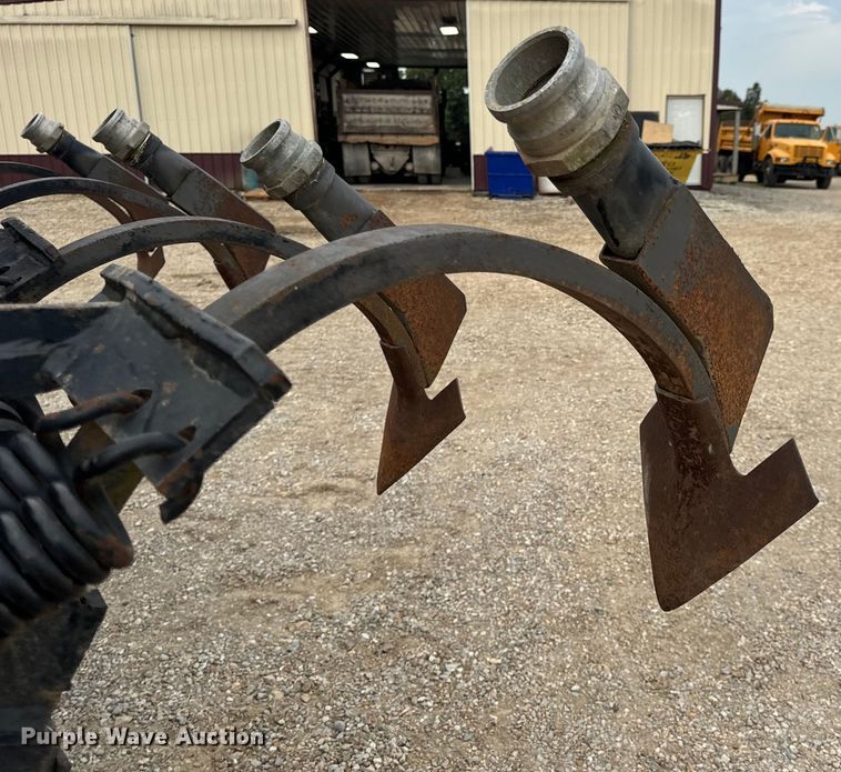 image for item EH7013 Ag-Chem Ag-Gator 1004 manure spreader