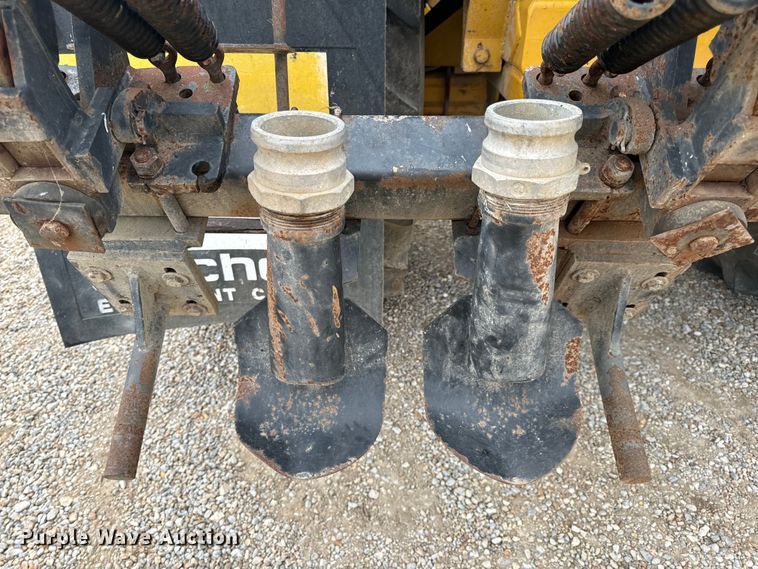 image for item EH7013 Ag-Chem Ag-Gator 1004 manure spreader