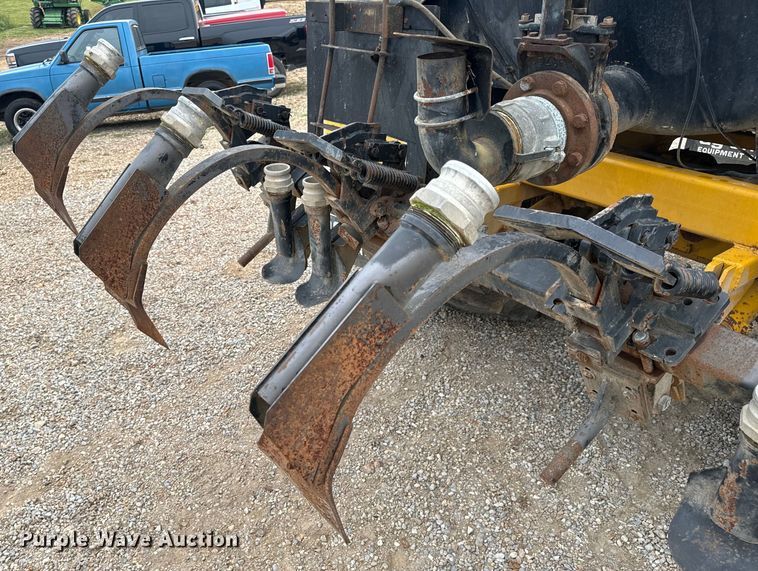 image for item EH7013 Ag-Chem Ag-Gator 1004 manure spreader