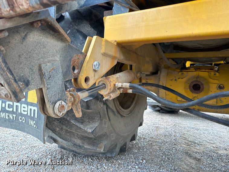 image for item EH7013 Ag-Chem Ag-Gator 1004 manure spreader