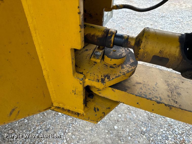 image for item EH7013 Ag-Chem Ag-Gator 1004 manure spreader