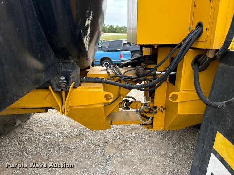 image for item EH7013 Ag-Chem Ag-Gator 1004 manure spreader