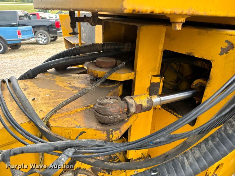 image for item EH7013 Ag-Chem Ag-Gator 1004 manure spreader