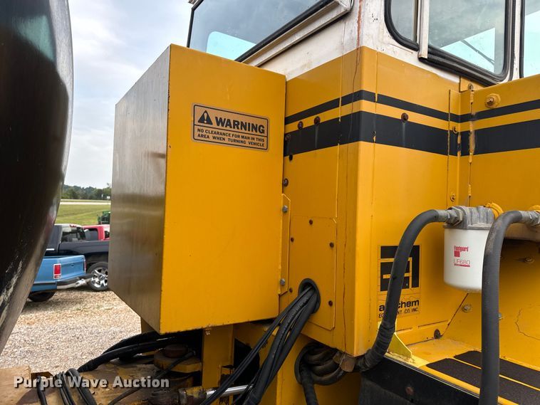 image for item EH7013 Ag-Chem Ag-Gator 1004 manure spreader