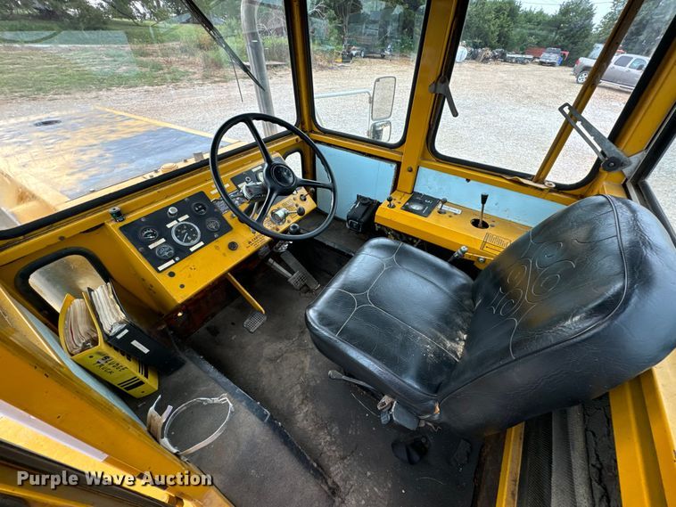 image for item EH7013 Ag-Chem Ag-Gator 1004 manure spreader