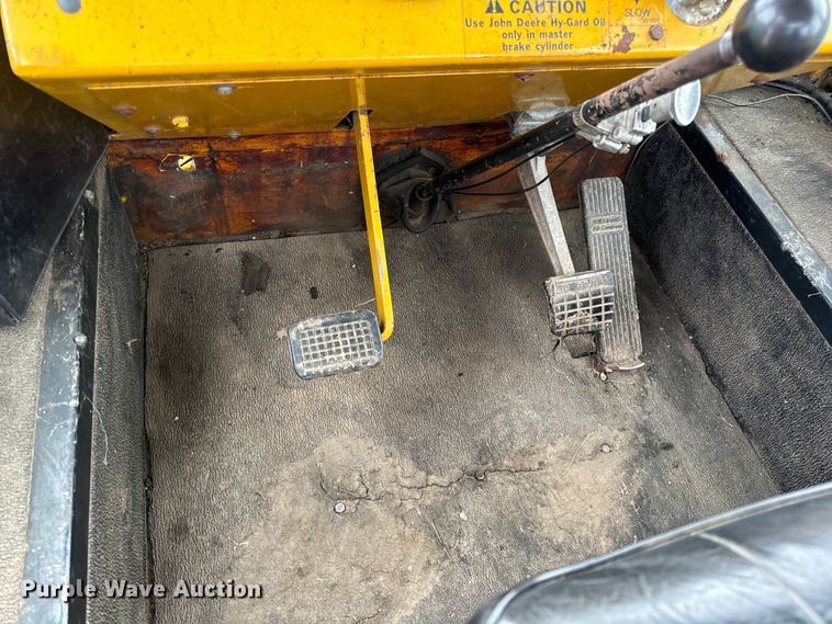 image for item EH7013 Ag-Chem Ag-Gator 1004 manure spreader