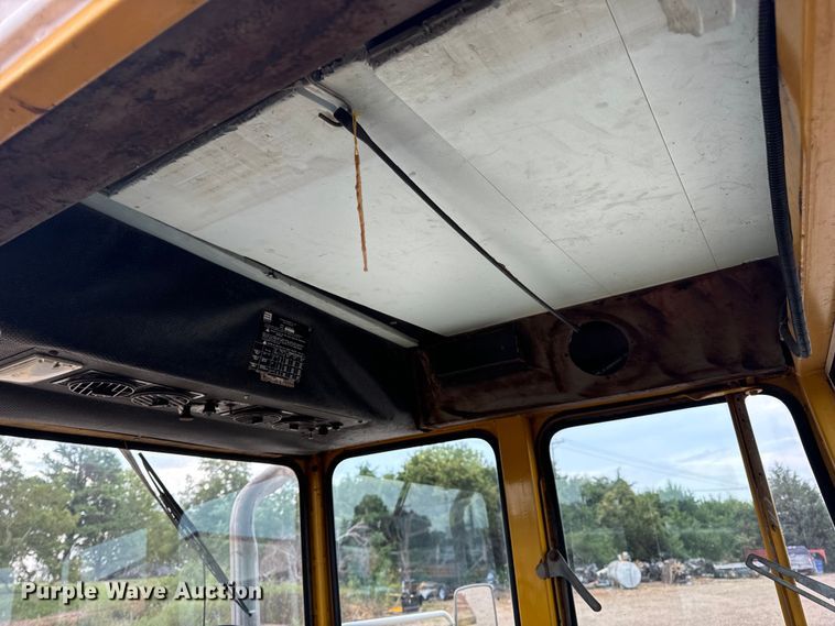 image for item EH7013 Ag-Chem Ag-Gator 1004 manure spreader