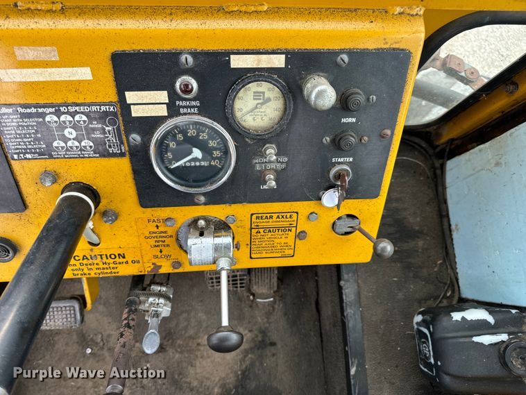 image for item EH7013 Ag-Chem Ag-Gator 1004 manure spreader