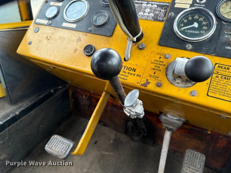 image for item EH7013 Ag-Chem Ag-Gator 1004 manure spreader